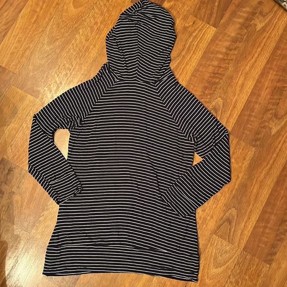 Like new Chris & Carol navy/ white striped hooded top - Picture 12 of 12